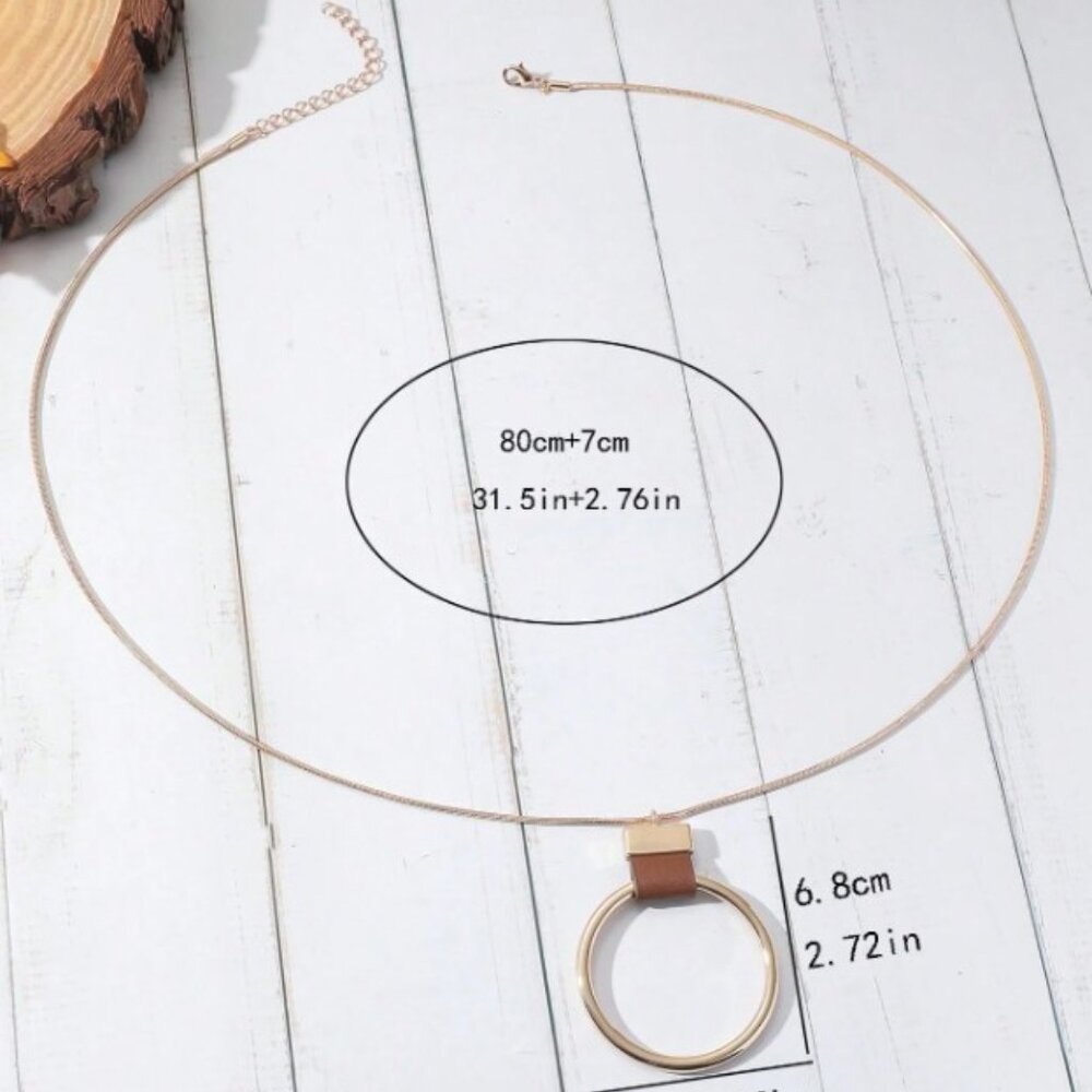 Elegant Gold Pendant Necklace - Picture 3 of 5
